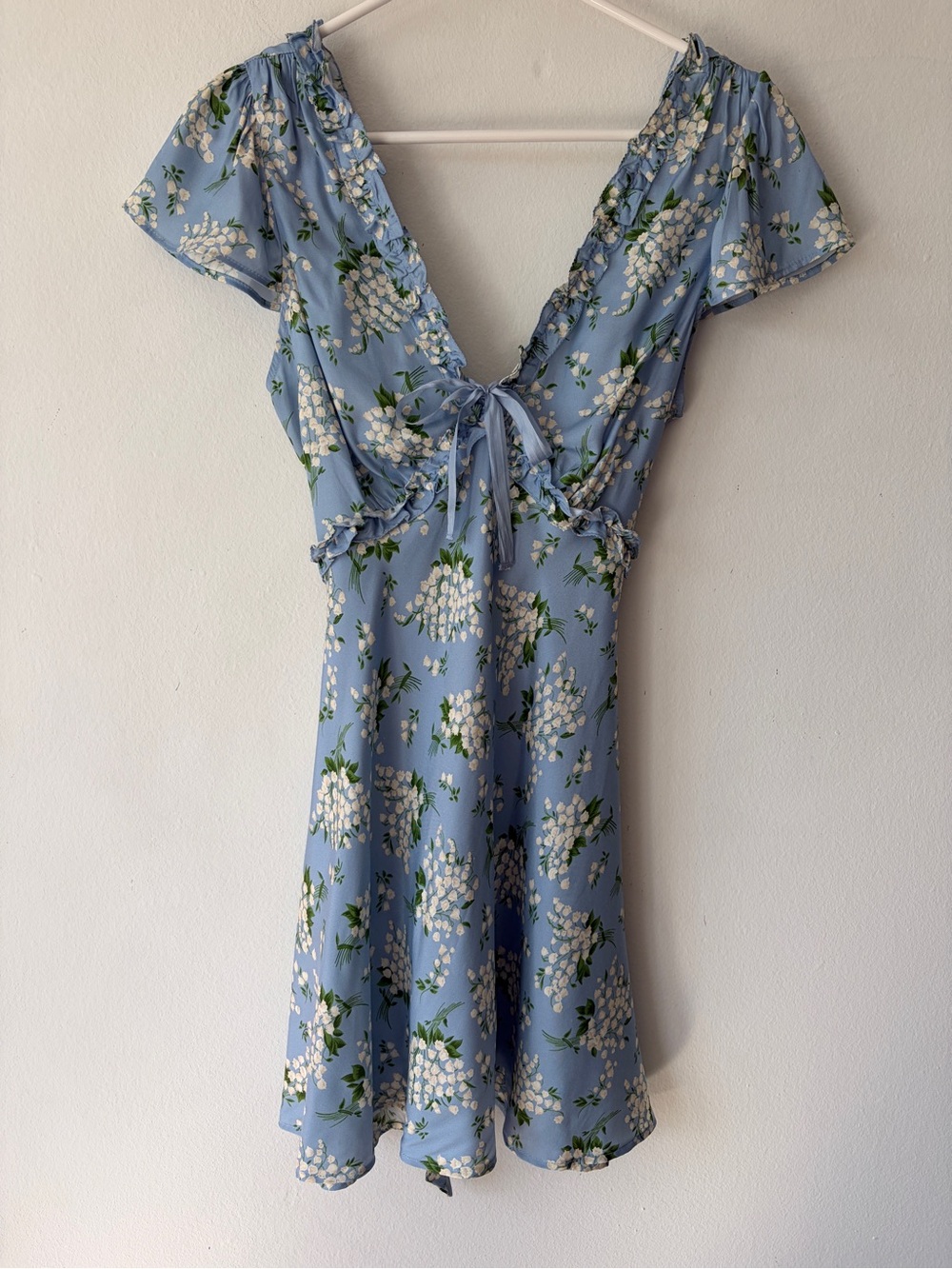 Doen Tayla Silk Ruffle V Neck Short Sleeve Mini Dress Sky May Bell Floral Blue - Picture 6 of 13